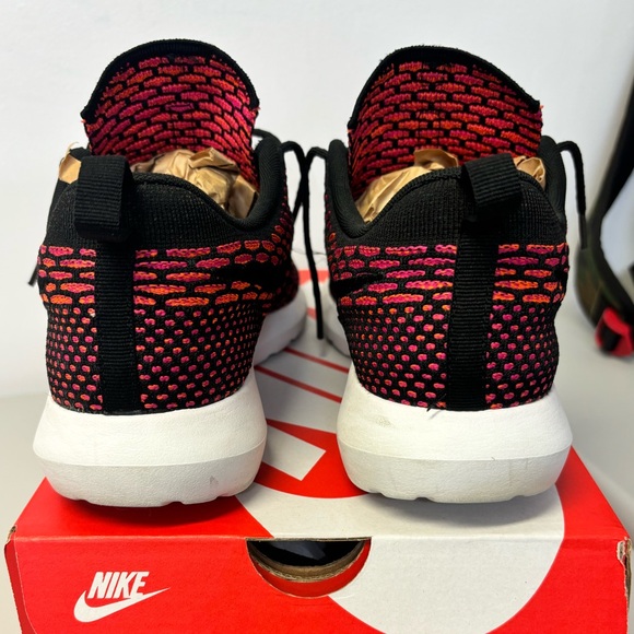 RARE - Nike Roshe Run Flyknit 'Fireberry' - Size 9 Men's - Picture 4 of 11